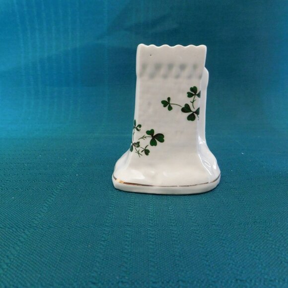 (Sold) Carrigaline Shamrock figural salt and pepper set near mint condition - Picture 2 of 8